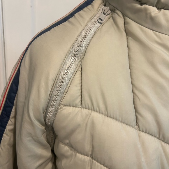 The condition of this vintage coat is IMPRESSIVE! M. - Picture 2 of 13